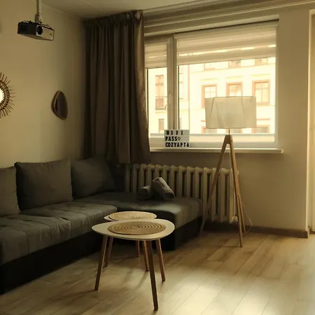 Апартаменти Cozy 5 Min Walk From Rynek Square Вроцлав